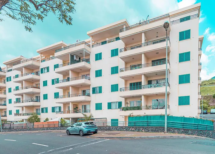 Ocean View Apartment In Canico De Baixo